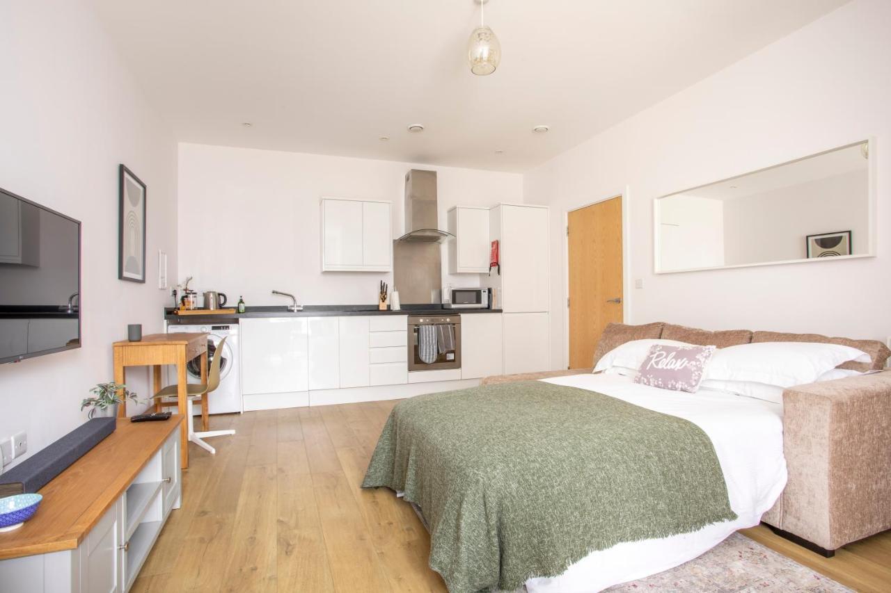1 Bed Apartment - Redhill Central, Surrey, Gatwick #2 Екстер'єр фото